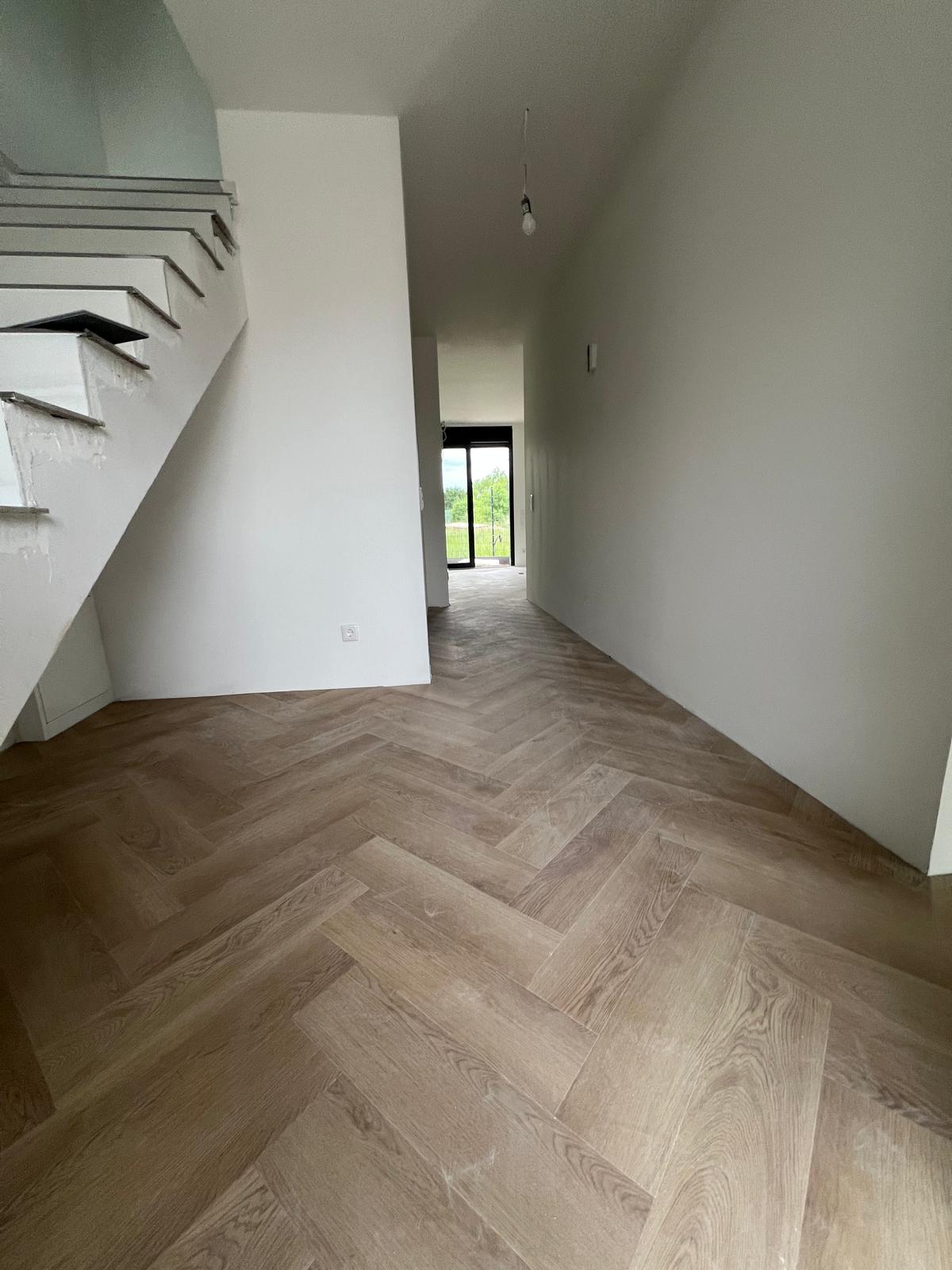 Fischgrätparkett Privathaushalt — Bodenbelagsarbeiten Triaform GmbH