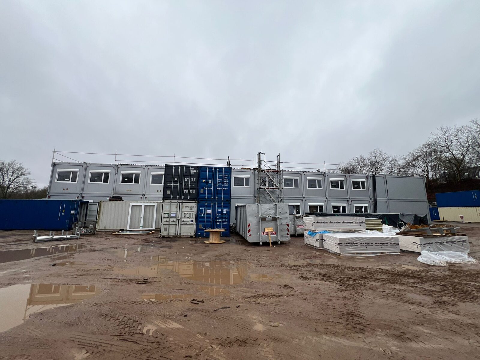 Ersatzschule Containerbau Erkrath – Außenansicht Modulgebäude